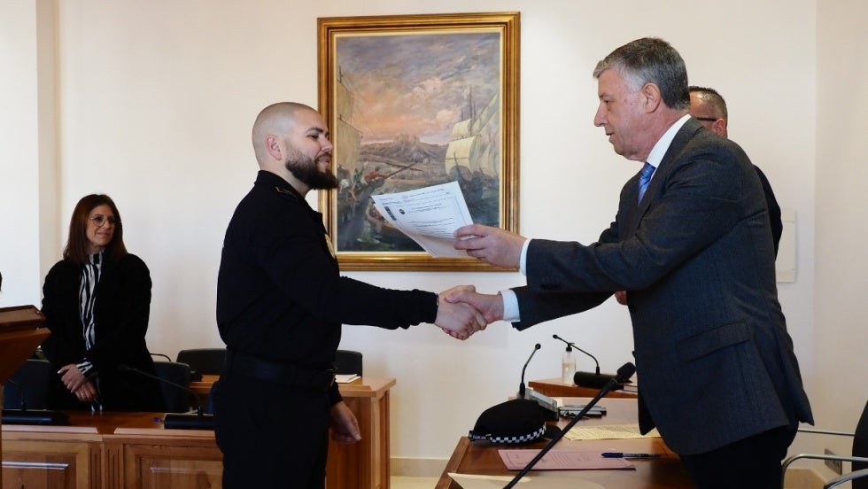 Toma de posesión del décimo tercer agente de la Policía Local de Palos de la Frontera