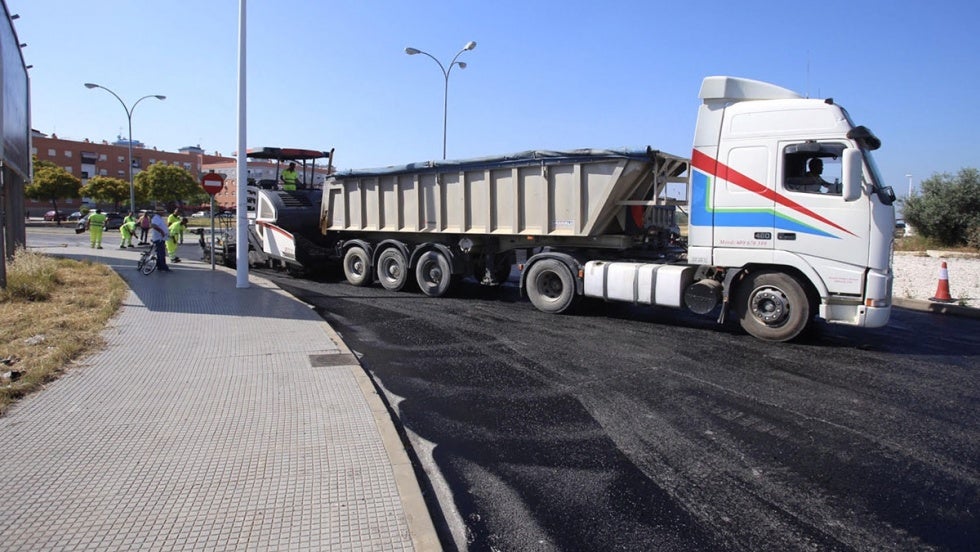 Cortes puntuales esta semana en el Molino de la Vega, Pérez Cubillas y el Paseo Marítimo por trabajos de asfaltado