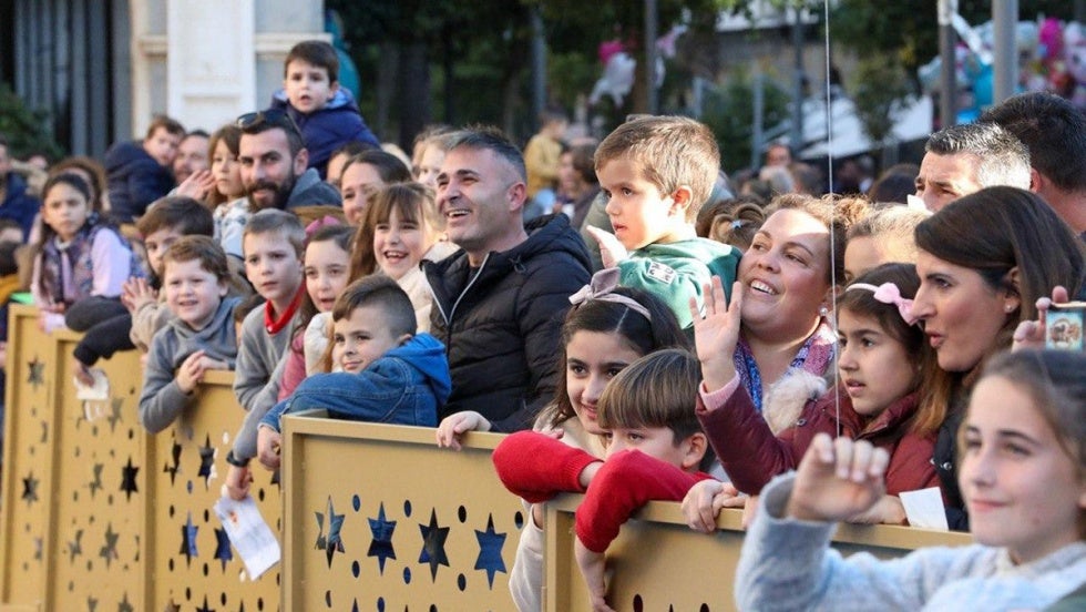 Sus Majestades reciben en Huelva los deseos de los más pequeños