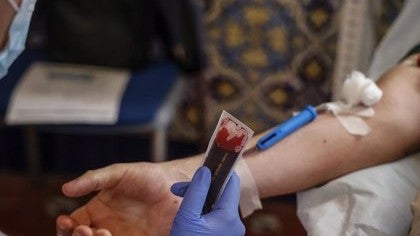 Una clínica de Huelva busca a una enfermera para realizar extracciones de sangre