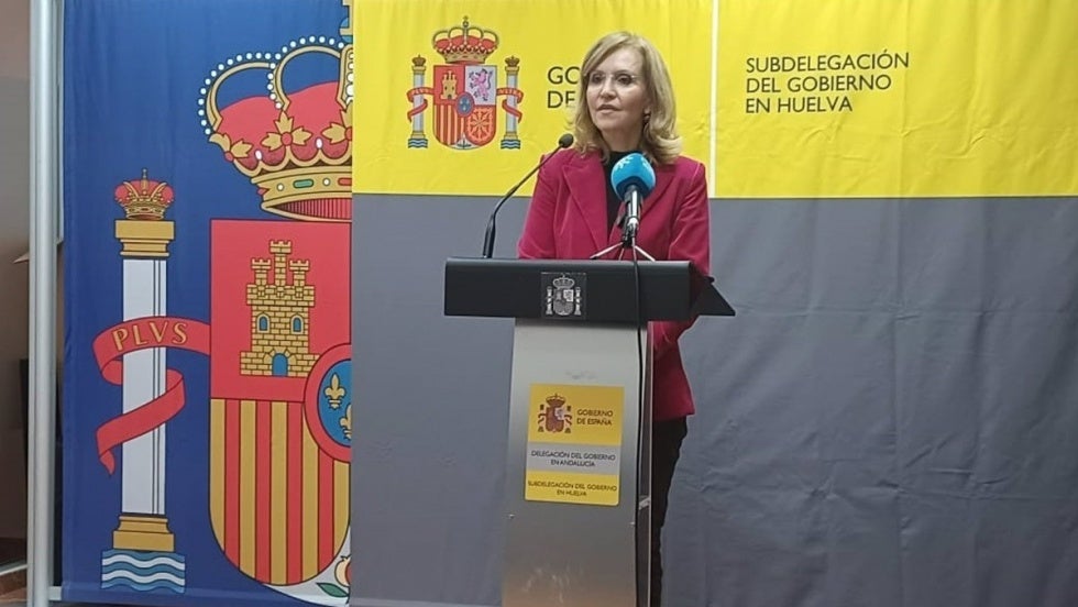 La subdelegada del Gobierno asegura que ya está adjudicada la obra de acceso al Chare de Lepe