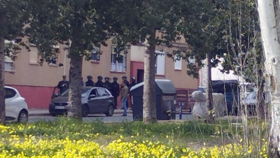 El detenido por atrincherarse con una bombona de butano en el Torrejón deberá comparecer en el Juzgado el día 1 de cada mes