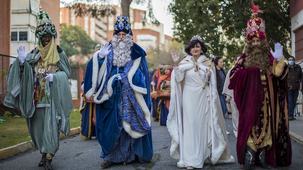 Los Reyes llevan su magia a quienes no podrán acompañarlos durante la tarde