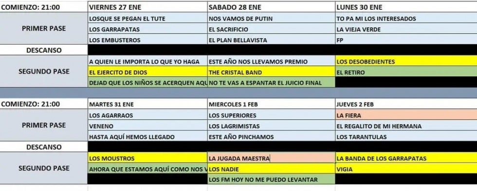 Una chirigota sevillana, la primera de las 33 agrupaciones del concurso del Carnaval Colombino