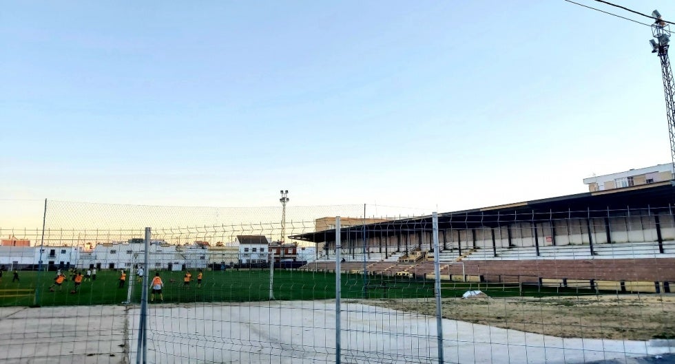 Arrancan las obras para arreglar los desperfectos que causó la DANA en el antiguo Campo Municipal de Fútbol de Lepe