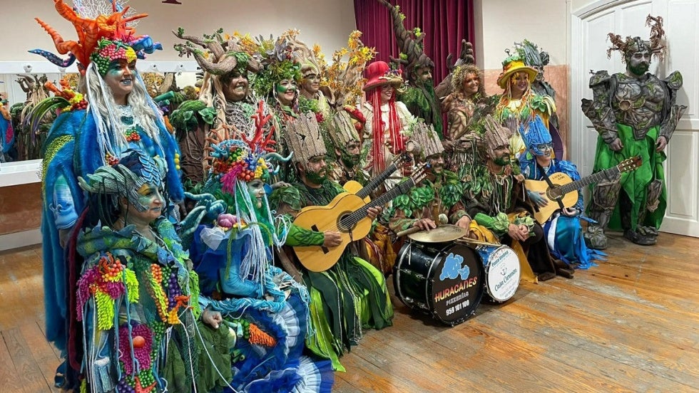 Excelente actuación de la comparsa femenina onubense de 'Las Antoñitas' en el Carnaval de Cádiz