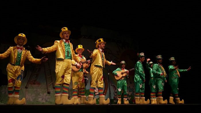 Las grupos locales copan el inicio del Carnaval en Cartaya