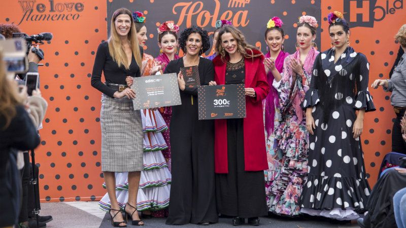 La propuesta de María Tirado, ganadora del concurso de noveles diseñadores de moda flamenca ‘Holea y Olé’