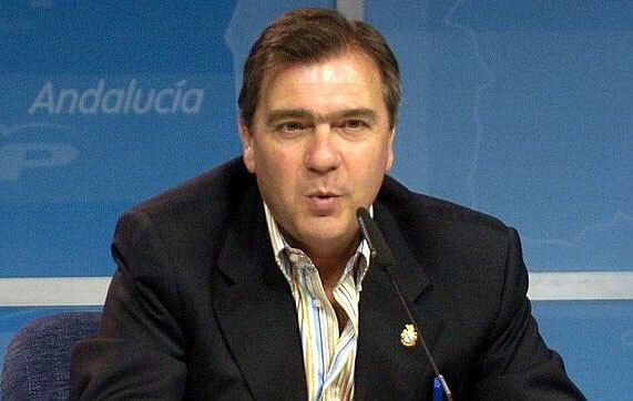 El runrún: ¿La ignorancia sobre el Descubrimiento va con el cargo de alcalde de Sevilla?