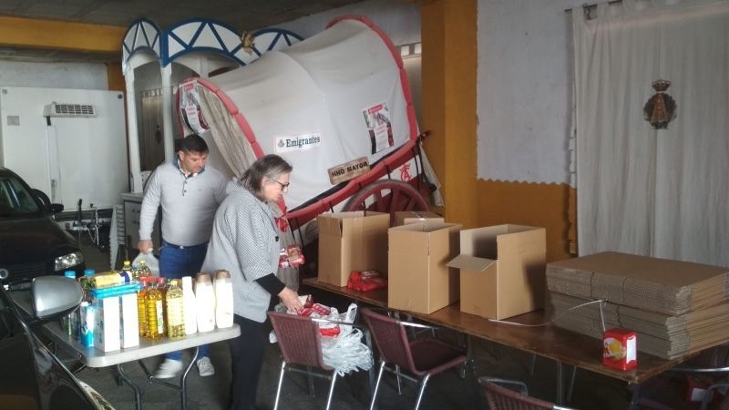 La ‘II Carreta Solidaria’ de Emigrantes consigue casi 3.000 kilos para el Banco de Alimentos de Huelva