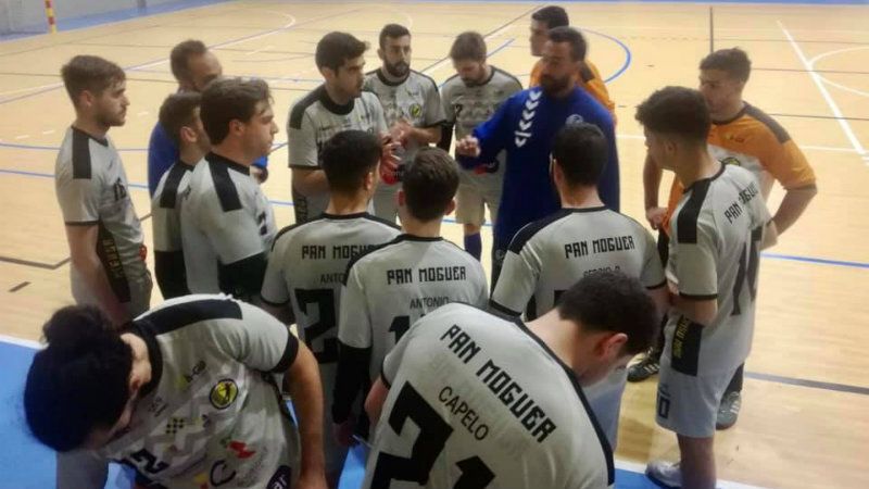 El PAN Moguer cae en La Salle (29-27) y se lo jugará todo ante el líder Triana en la última jornada