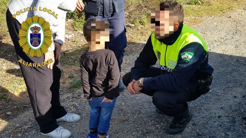 Encuentran a un menor de tres años solo y desorientado en las inmediaciones de un canal de abastecimiento de agua en Aljaraque