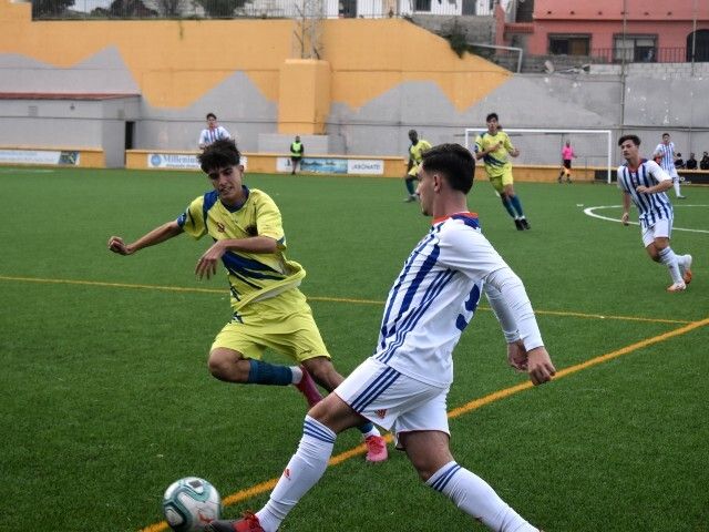 El colista anula la reacción del Recre Juvenil (2-1)