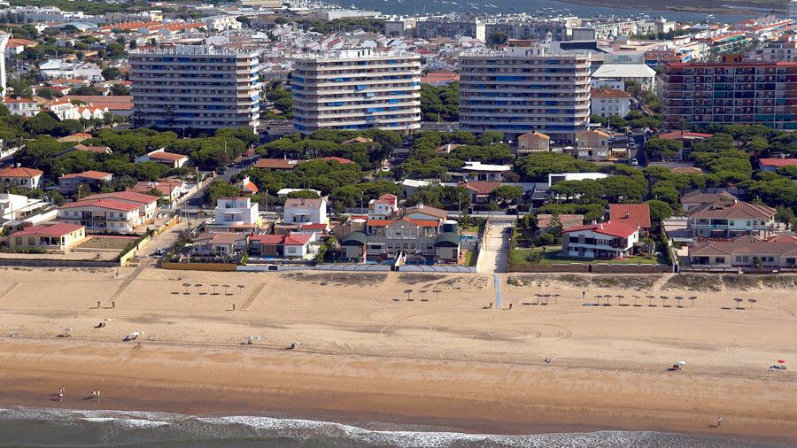 Lepe y Punta Umbría ganan libertad horaria para su pequeño comercio al ser declarados Zona de Gran Afluencia Turística  