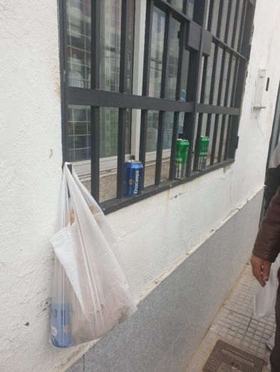 La Policía Local de Rociana disuelve un botellón con más de una docena de personas, que serán sancionadas