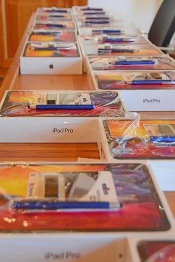 El Ayuntamiento de Palos entrega 19 iPads de última generación a sus estudiantes