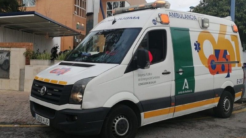 Trasladan al hospital a un hombre de 52 años tras precipitarse desde una grúa en la Plaza Doce de Octubre