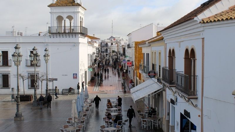 'Satisfacción' en Cartaya en el regreso de comercios y bares tras 14 días