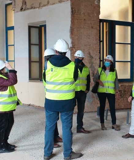 La delegada de Educación visita las obras del IES La Rábida iniciadas en agosto