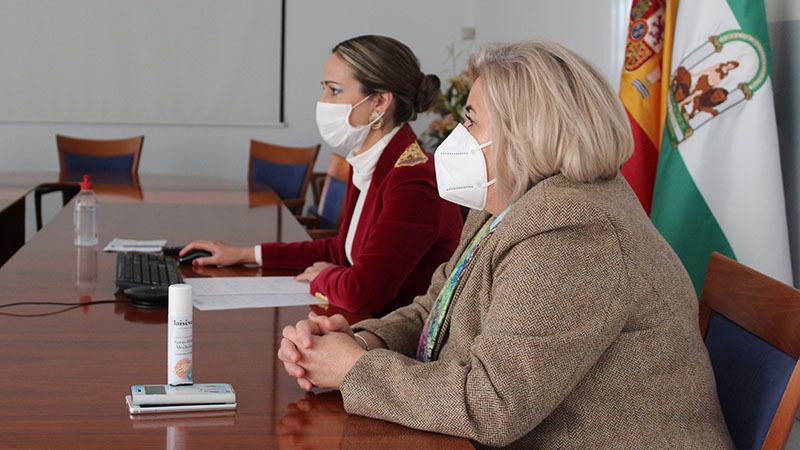 Bella Verano dice que la Junta está dispuesta a asumir el coste de los accesos al Chare de Lepe y Diputación propone crear una mesa de seguimiento