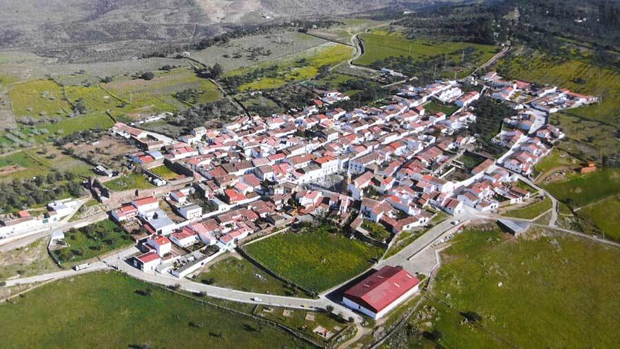 La tasa provincial baja de 200 y sólo Cumbres de San Bartolomé continúa cerrada perimetralmente