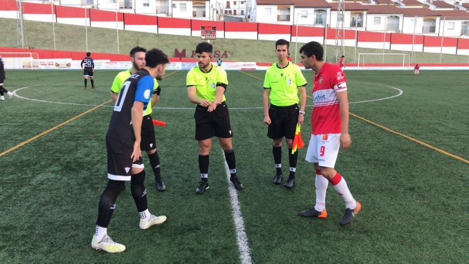 El Bollullos besa la lona nueve jornadas después (3-1)