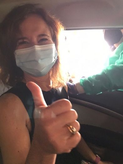 Profesionales de las farmacias onubenses reciben la vacuna contra el Covid-19