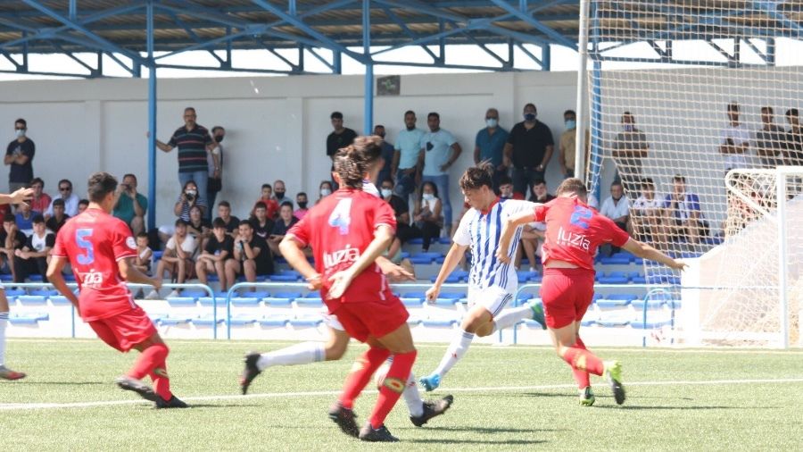 El Recre Juvenil golea en un violento duelo en las gradas (6-0)