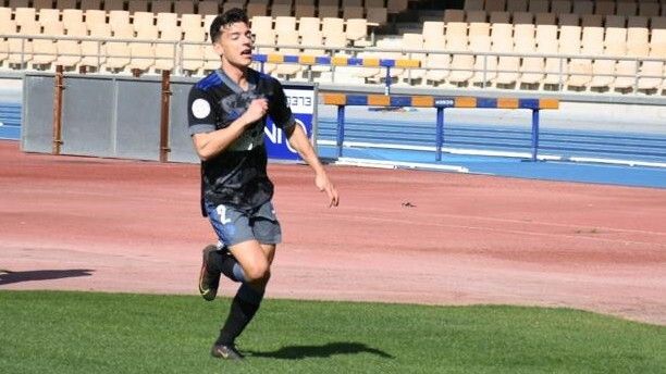 Juanjo Mateo vio la quinta tarjeta y Juan Delgado se destaca como pichichi albiazul