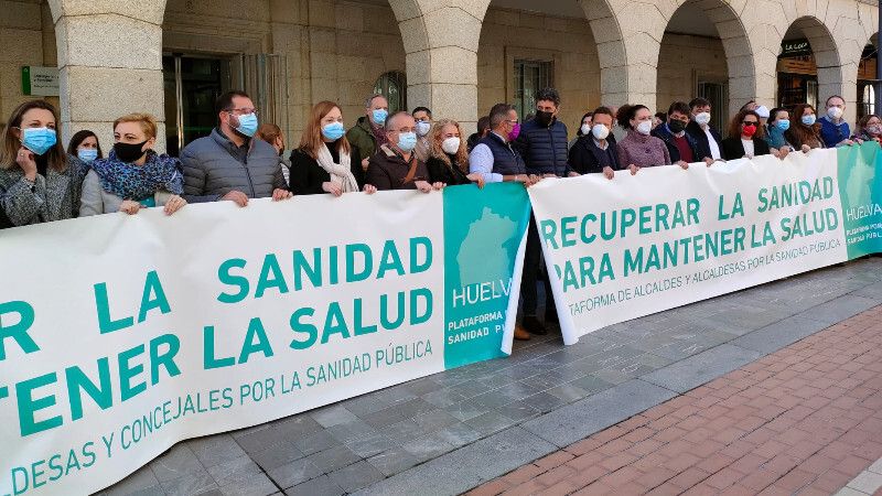 Plataforma por la Sanidad Pública se concentra para pedir 'más recursos' para una 'sanidad agónica'