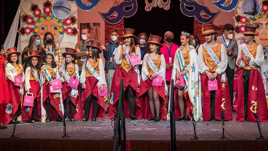 Ana Sevilla y Marina Garrido, choqueras mayor e infantil del Carnaval Colombino