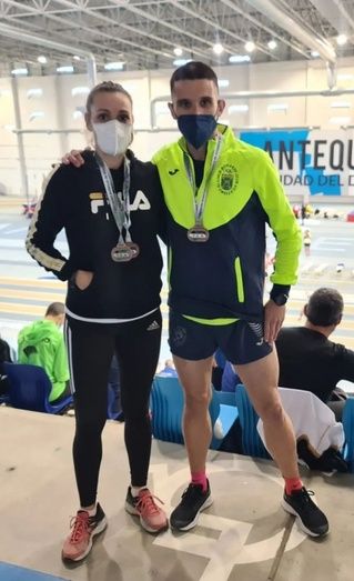 Los veteranos onubenses logran 13 medallas en el Andaluz de pista cubierta