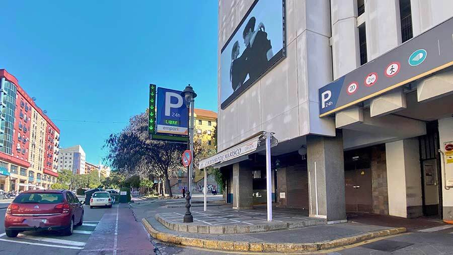 El Ayuntamiento mantiene tarifas bonificadas en los aparcamientos de Pablo Rada y Mercado del Carmen
