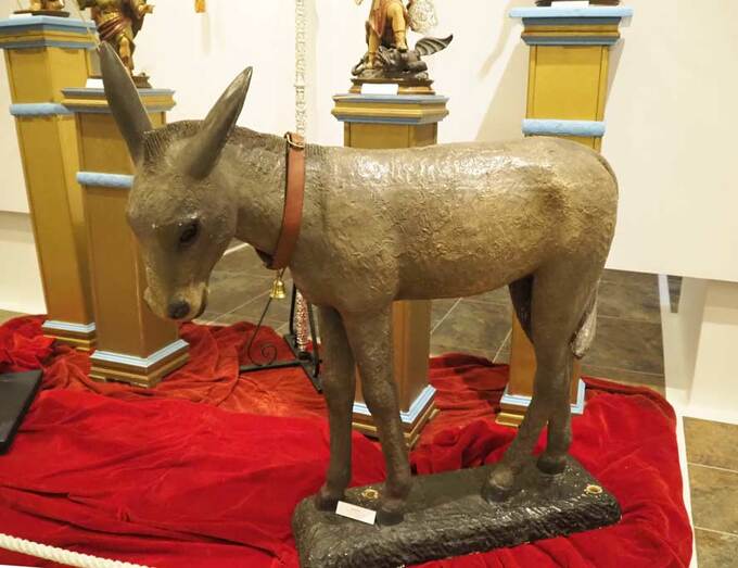La Borriquita recorre su historia a través de una exposición en la Diputación