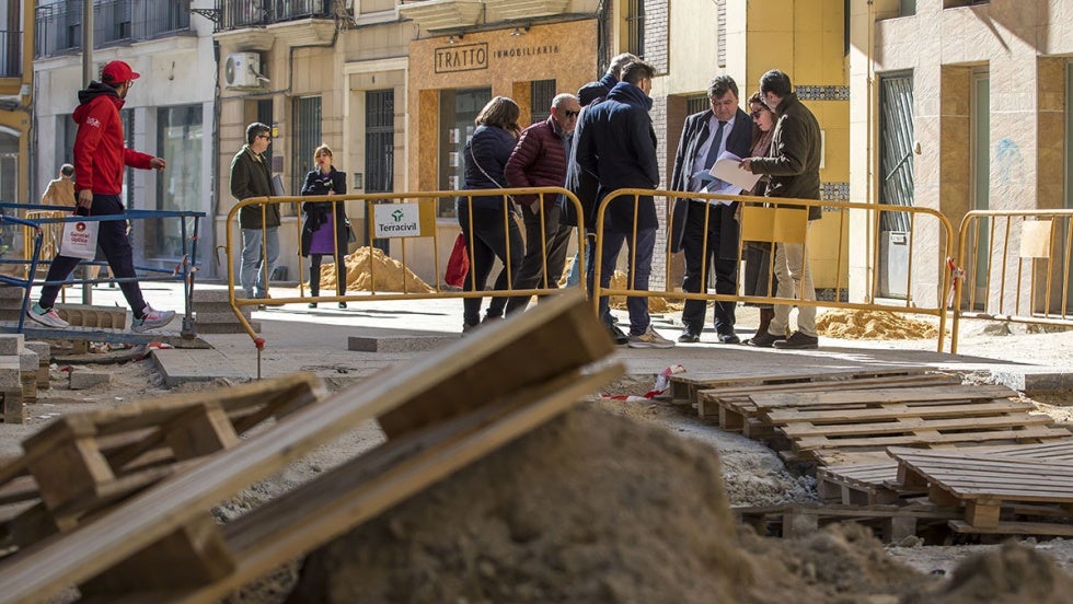 Recta final de las obras de la calle Palos, que alcanzarán el año pero estarán listas para Semana Santa