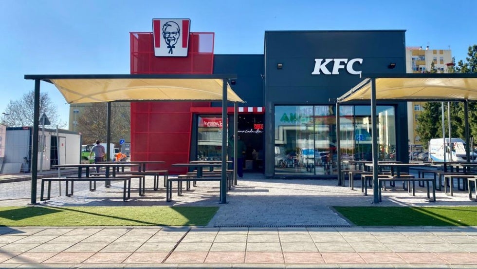 El KFC de Huelva, que se estrena hoy, abrirá hasta la una de la madrugada viernes y sábado