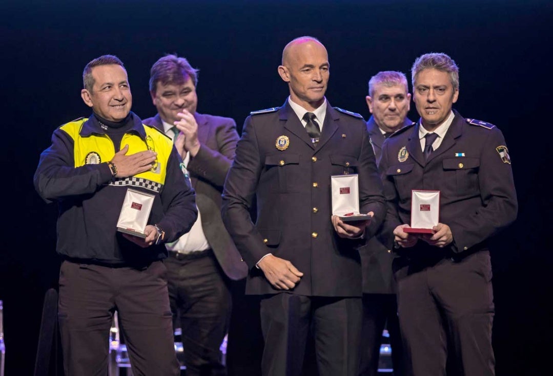 La Policía Local celebra el Día de su Patrón recibiendo el reconocimiento de la ciudad