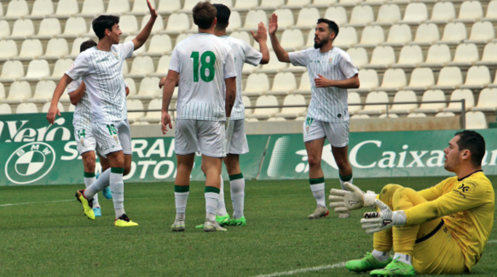 El Ayamonte, arrasado en Córdoba (5-2) y el Bollullos casi frena al líder (1-2)