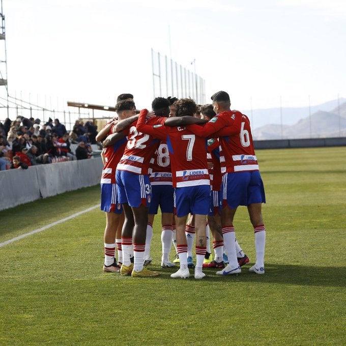 Dos rivales directos le amargan el sábado al Recre