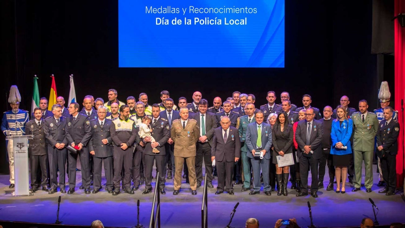 La Policía Local celebra el Día de su Patrón recibiendo el reconocimiento de la ciudad