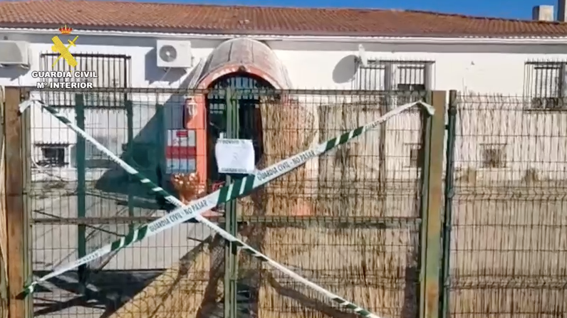 El club de alterne que trató de renacer como plantación de marihuana: la Guardia Civil interviene un local con 26 kilos de droga
