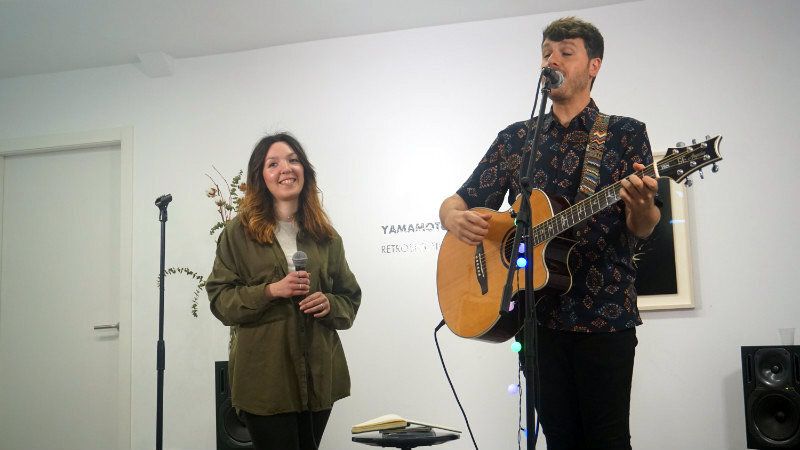 Alejandro Rivera, en una galería de voces, versos y trazos