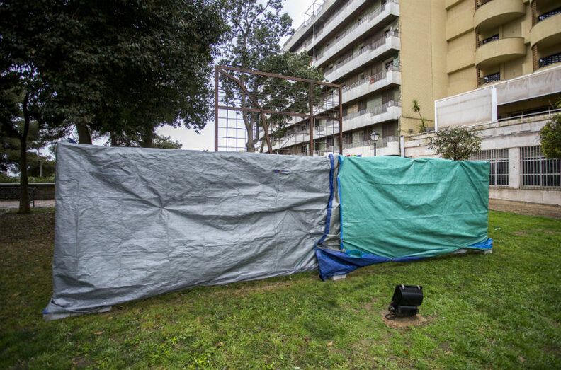 Y un año y un día después se procede a colocar de nuevo el monumento al fútbol en la plaza del Velódromo