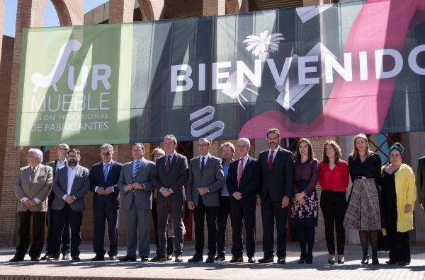 Caraballo subraya 'la calidad y el talento' de la industria del mueble artesano de la provincia