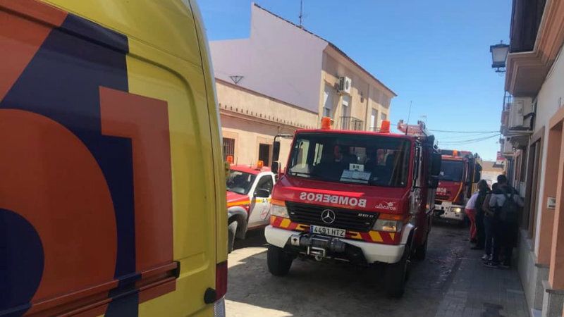 Trasladan al centro de salud a la inquilina de una vivienda que resultó herida en el incendio de la cocina