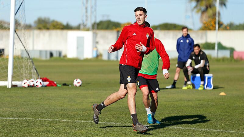 Alberto Ródenas entra en una convocatoria de 19 jugadores