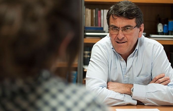 El runrún: Rafael Segovia se queda en el Parlamento… por ahora