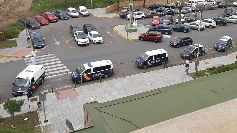 “Clima infernal” en el Infanta Elena: Hergueta despide al director de Enfermería y llama a la Policía para dispersar las protestas