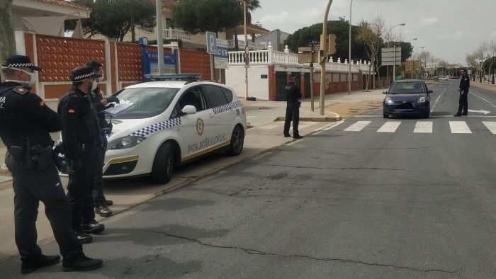 Denuncian en Punta Umbría a un madrileño que violó el estado de alarma y a otras cinco personas por excusas e insultos