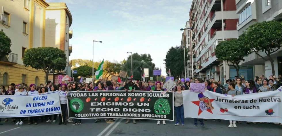 La Huelva feminista exige igualdad en otro 8M multitudinario